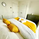 Modern 2-bedroom Bristol