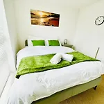 Modern 2-bedroom Daire
