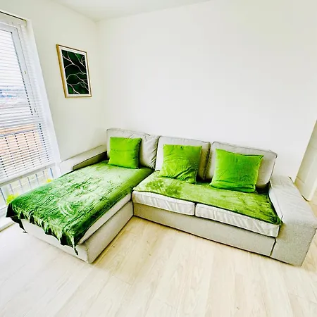 شقة Modern 2-bedroom *
