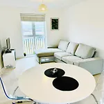 דירה Modern 2-bedroom *