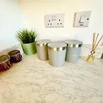Modern 2-bedroom דירה