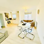 Modern 2-bedroom شقة بريستول