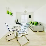 Modern 2-bedroom