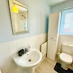 Modern 2-bedroom
