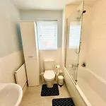 شقة Modern 2-bedroom *