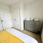 شقة Modern 2-bedroom
