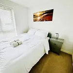 Modern 2-bedroom