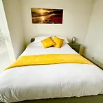 Modern 2-bedroom * بريستول