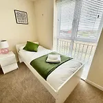 Modern 2-bedroom Апартаменти