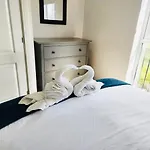 شقة Modern 2-bedroom