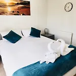 Modern 2-bedroom شقة *