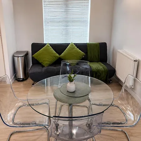 Modern 2-bedroom Appartamento
