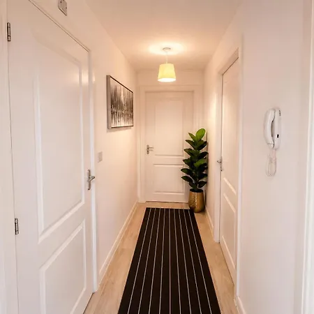 Modern 2-bedroom Appartamento *